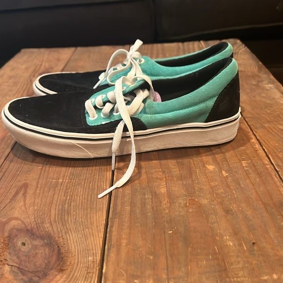 Vans - Picture 2 of 2